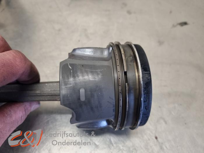 Kolben van een Toyota ProAce 2.0 D-4D 140 16V 2024