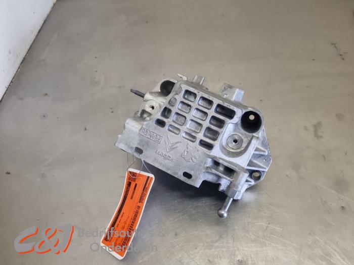 Used Engine mount Toyota ProAce 2.0 D-4D 140 16V Price € 21,00 Margin scheme offered by C&J Bedrijfsauto's & Onderdelen