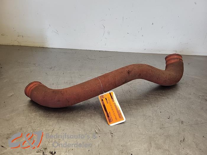Gebrauchte Intercooler Schlauch Iveco New Daily IV 35C12,S12 Preis € 21,00 Margenregelung angeboten von C&J Bedrijfsauto's & Onderdelen