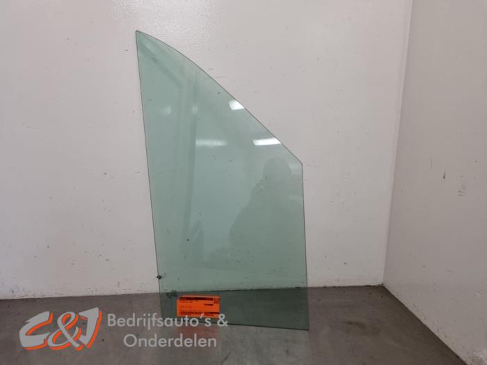 Usados Ventanilla triangular derecha delante Volkswagen Crafter (SY) 2.0 TDI FWD Precio € 52,50 Norma de margen ofrecido por C&J Bedrijfsauto's & Onderdelen
