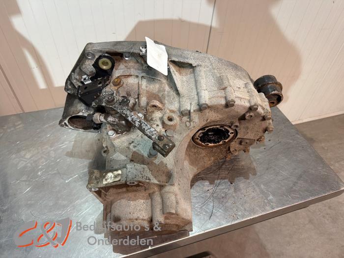 Getriebe van een Volkswagen Transporter T4 2.5 TDI 2001
