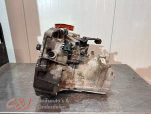 Getriebe van een Volkswagen Transporter T4 2.5 TDI 2001