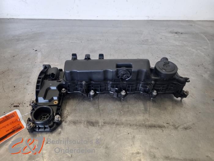 Ventildeckel van een Opel Vivaro 2.0 Diesel 145 2022