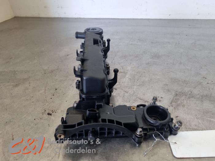 Ventildeckel van een Opel Vivaro 2.0 Diesel 145 2022