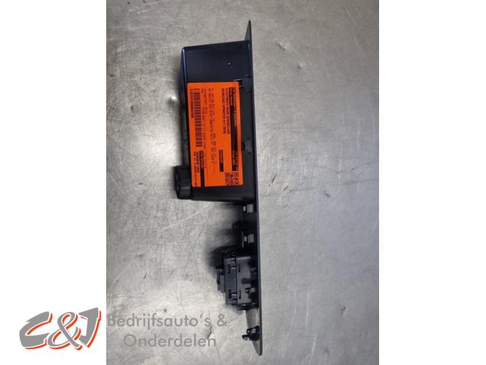Usados Interruptor de ventanilla eléctrica Mercedes Sprinter 3,5t (907.6/910.6) 311 CDI 2.1 D RWD Precio € 21,00 Norma de margen ofrecido por C&J Bedrijfsauto's & Onderdelen