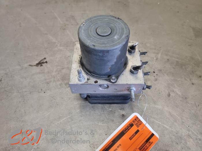 Begagnade ABS-pump Mercedes Sprinter 3,5t (906.63) 316 CDI 16V Pris € 36,75 Marginaltabell erbjuds av C&J Bedrijfsauto's & Onderdelen