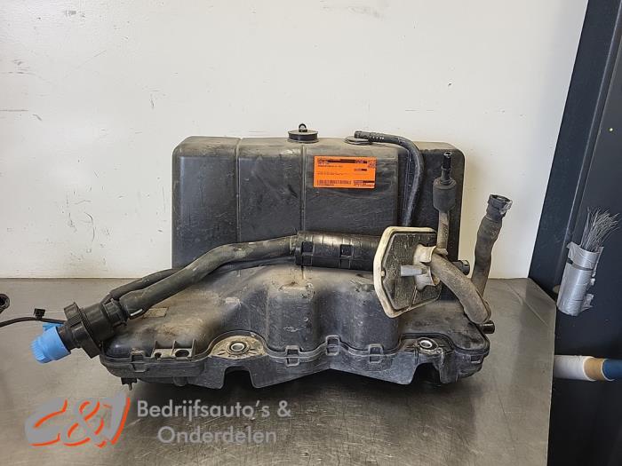 Gebrauchte Adblue Tank Nissan Interstar 2.3 dCi 135 16V Preis € 262,50 Margenregelung angeboten von C&J Bedrijfsauto's & Onderdelen