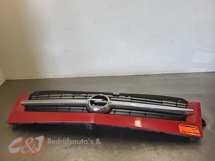 Używane Grill Opel Movano (4A1; 4A2; 4B2; 4B3; 4C2; 4C3) 2.5 CDTI Cena € 15,75 Procedura marży oferowane przez C&J Bedrijfsauto's & Onderdelen