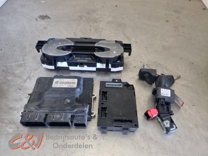 Used Engine management computer Renault Trafic (1FL/2FL/3FL/4FL) 2.0 dCi 16V 120 Price € 472,50 Margin scheme offered by C&J Bedrijfsauto's & Onderdelen