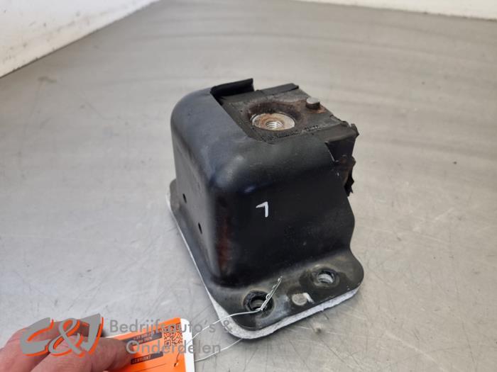 Used Engine mount MAN TGE 2.0 TDI RWD Price € 38,12 Inclusive VAT offered by C&J Bedrijfsauto's & Onderdelen