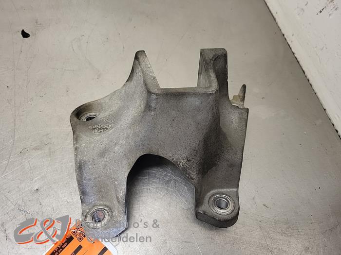 Engine mount from a Ford Ranger 3.2 TDCI 20V 4x4 2018