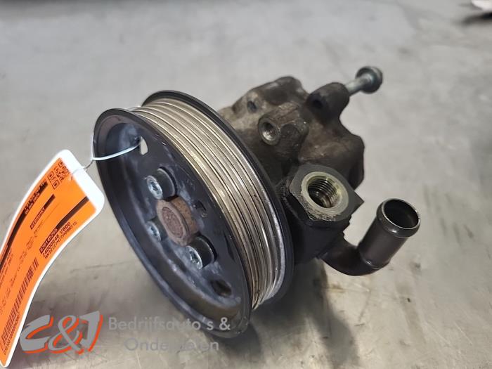 Usagé Pompe de direction Volkswagen Transporter/Caravelle T5 1.9 TDi Prix € 21,00 Règlement à la marge proposé par C&J Bedrijfsauto's & Onderdelen
