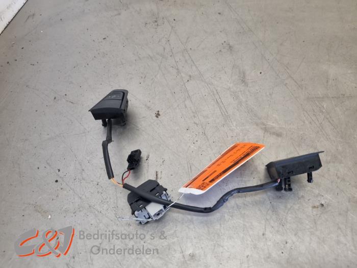 Używane Obsluga tempomatu Renault Master III (MA/MB/MC/MD/MH/MF/MG/MH) 2.3 dCi 145 16V Cena € 68,25 Procedura marży oferowane przez C&J Bedrijfsauto's & Onderdelen