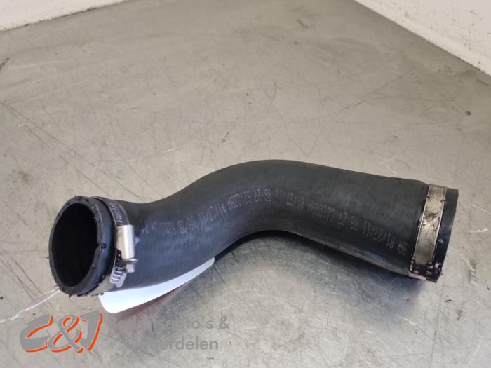 Gebrauchte Intercooler Schlauch Volkswagen Transporter T5 2.0 BiTDI DRF 4 Motion Preis € 17,85 Margenregelung angeboten von C&J Bedrijfsauto's & Onderdelen