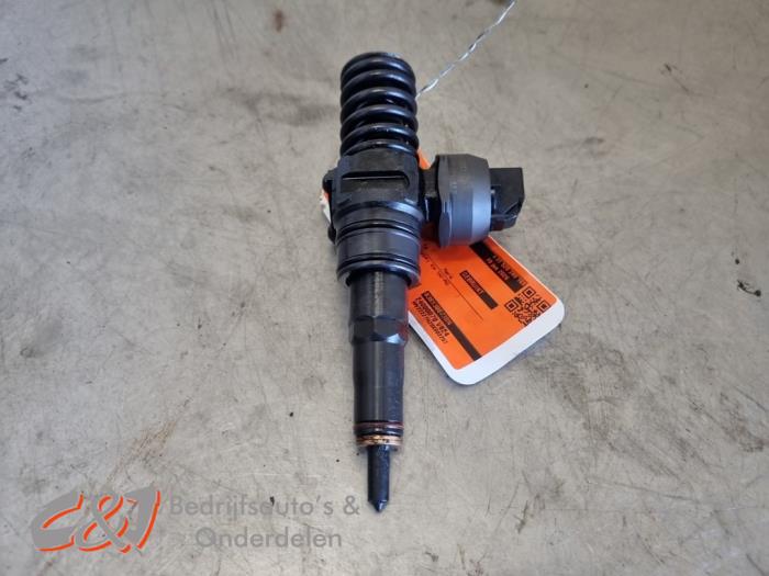 Usagé Injecteurs Volkswagen Transporter T5 1.9 TDi Prix € 16,80 Règlement à la marge proposé par C&J Bedrijfsauto's & Onderdelen