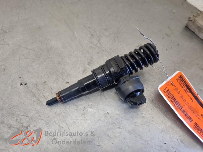 Usagé Injecteurs Volkswagen Transporter T5 1.9 TDi Prix € 17,85 Règlement à la marge proposé par C&J Bedrijfsauto's & Onderdelen