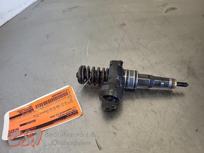Usagé Injecteurs Volkswagen Transporter/Caravelle T5 1.9 TDi Prix € 23,10 Règlement à la marge proposé par C&J Bedrijfsauto's & Onderdelen