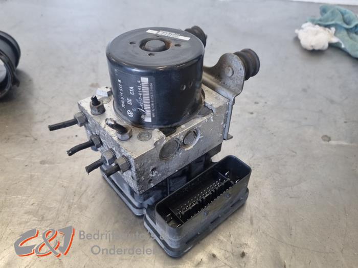 Usagé Pompe ABS Volkswagen Transporter T5 2.5 TDi Prix € 89,25 Règlement à la marge proposé par C&J Bedrijfsauto's & Onderdelen