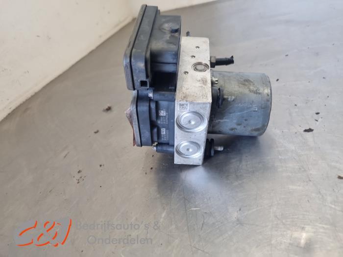 ABS Pumpe van een Ford Transit Custom 2.0 TDCi 16V Eco Blue 130 2020