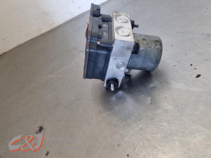 ABS Pumpe van een Ford Transit Custom 2.0 TDCi 16V Eco Blue 130 2020