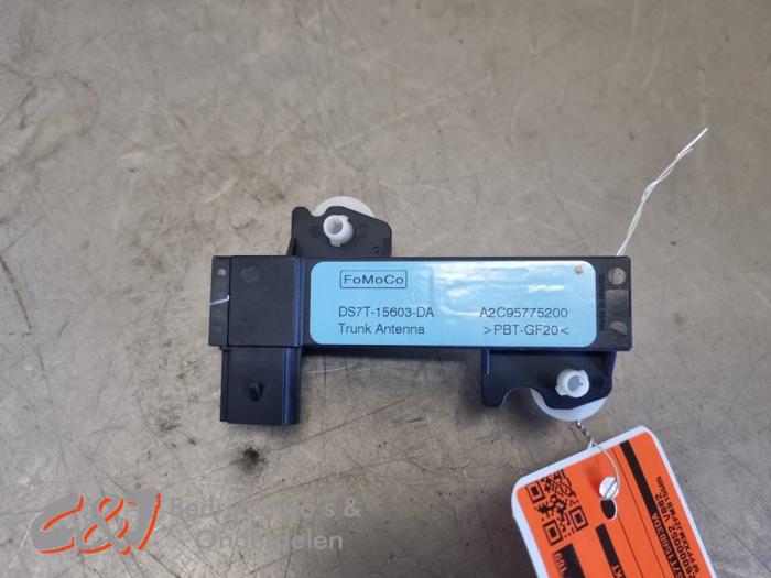 Keyless system antenna
