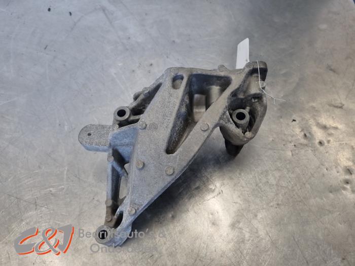 Used Engine mount Volkswagen Crafter (SY) 2.0 TDI FWD Price € 52,50 Margin scheme offered by C&J Bedrijfsauto's & Onderdelen