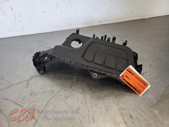 Gebrauchte Abdeckblech Motor Renault Trafic (1FL/2FL/3FL/4FL) 1.6 dCi 145 Twin Turbo Preis € 26,25 Margenregelung angeboten von C&J Bedrijfsauto's & Onderdelen
