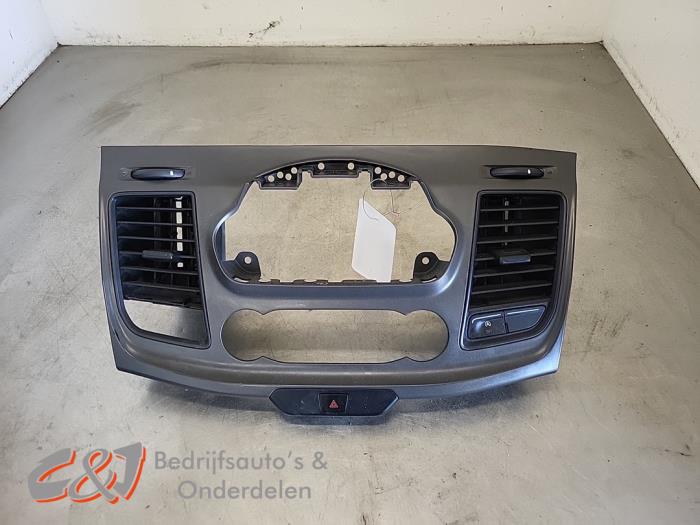 Używane Rama radia Ford Transit Custom 2.0 TDCi 16V Eco Blue 170 Cena € 47,25 Procedura marży oferowane przez C&J Bedrijfsauto's & Onderdelen