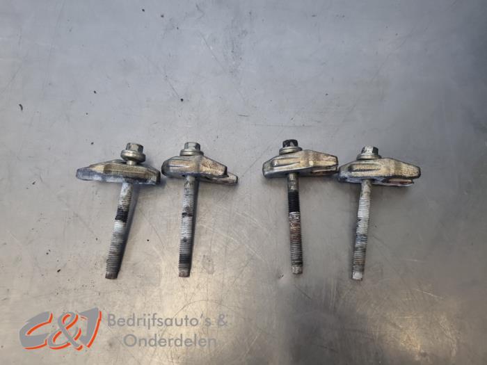 Usagé Injecteurs Renault Master III (MA/MB/MC/MD/MH/MF/MG/MH) 2.3 dCi 16V Prix € 15,75 Règlement à la marge proposé par C&J Bedrijfsauto's & Onderdelen