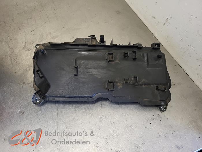 Gebrauchte Abdeckblech Motor Renault Trafic (1FL/2FL/3FL/4FL) 2.0 dCi 16V 110 Preis € 21,00 Margenregelung angeboten von C&J Bedrijfsauto's & Onderdelen