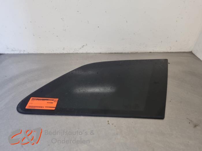 Usados Ventanilla triangular derecha detrás Audi Q7 Precio € 42,00 Norma de margen ofrecido por C&J Bedrijfsauto's & Onderdelen