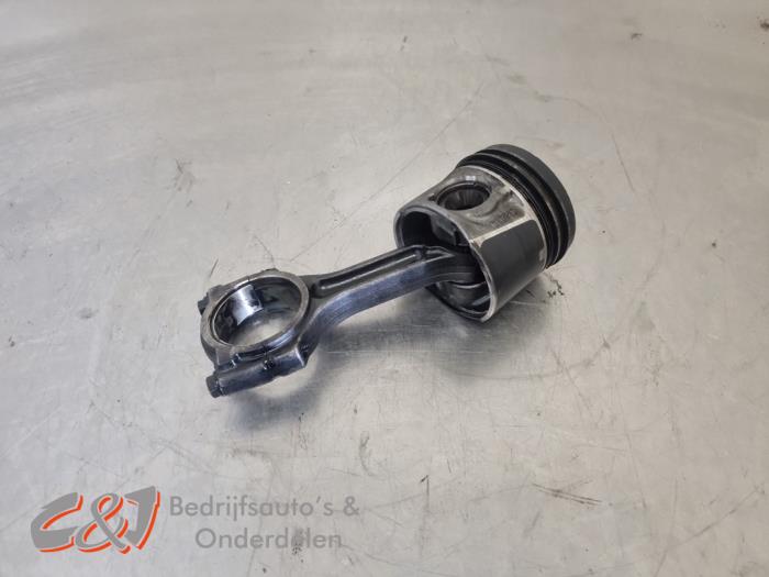 Usagé Piston Renault Trafic (1FL/2FL/3FL/4FL) 1.6 dCi 145 Twin Turbo Prix € 47,25 Règlement à la marge proposé par C&J Bedrijfsauto's & Onderdelen