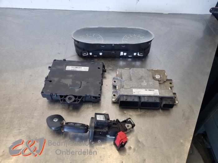 Used Engine management computer Renault Master III (FV) 2.3 dCi 150 16V FWD Price € 472,50 Margin scheme offered by C&J Bedrijfsauto's & Onderdelen