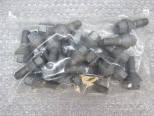 Used Set of wheel bolts Renault Trafic (1FL/2FL/3FL/4FL) Price € 24,20 Inclusive VAT offered by NNP Automotive Group