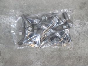 Used Set of wheel bolts Renault Master IV (FV) Price € 24,20 Inclusive VAT offered by NNP Automotive Group