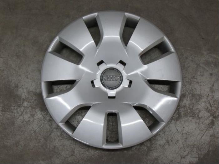 Używane Kolpak Audi A4 Avant (B8) Cena € 12,10 Z VAT oferowane przez NNP Automotive Group