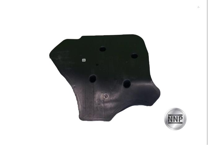 Center under tray cover