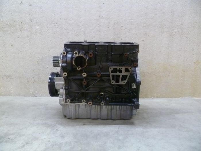 Engine crankcase from a Volkswagen Passat (362) 2.0 TDI 16V 170 4Motion 2012