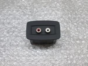 Gebrauchte AUX / USB-Anschluss Renault Master IV (JV) Preis € 6,05 Mit Mehrwertsteuer angeboten von NNP Automotive Group