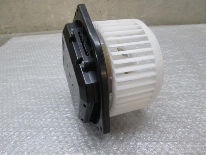 Heating and ventilation fan motor from a Infiniti QX70  2018
