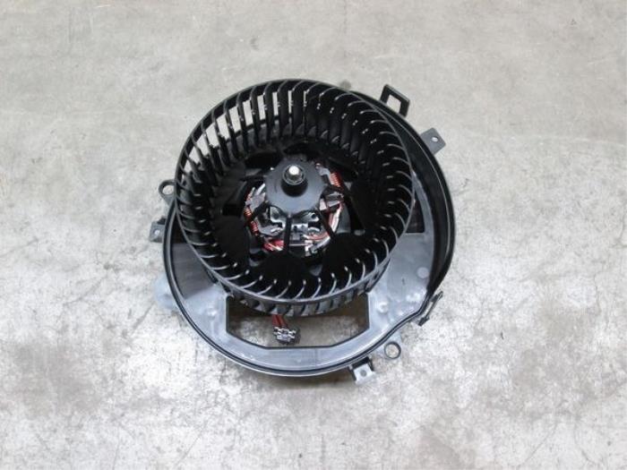 Motor de ventilador de calefactor de un Volkswagen Golf VII (AUA)  2013