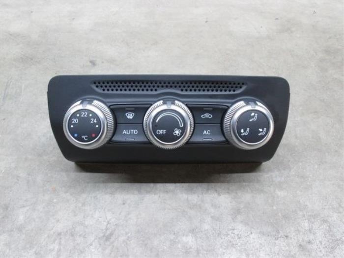 Panel de control de aire acondicionado de un Audi A1 Sportback (8XA/8XF)  2011