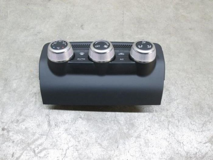 Air conditioning control panel from a Audi A1 Sportback (8XA/8XF)  2011