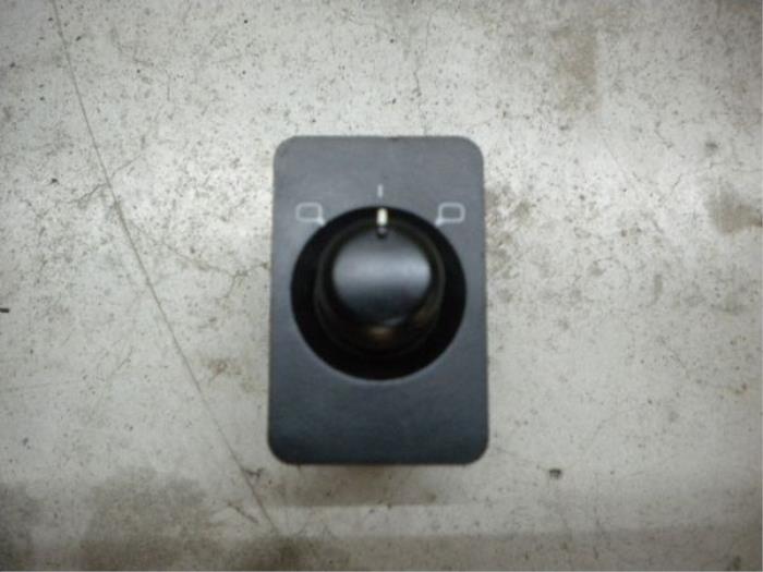 Interruptor de retrovisor de un Audi A6 Avant (C5)  2001