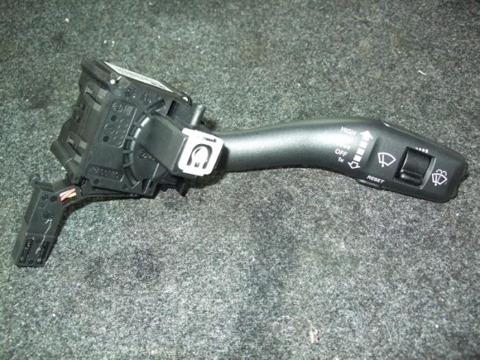 Steering column stalk from a Audi A3 Sportback (8PA)  2010