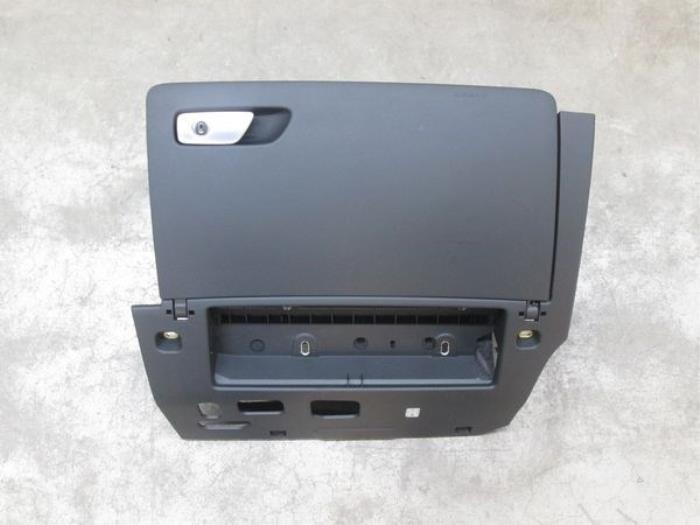 Begagnade Handskfack Audi A3 Sportback (8VA/8VF) Pris € 42,35 Inklusive moms erbjuds av NNP Automotive Group