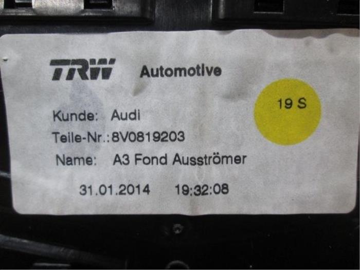 Luchtrooster achter z Audi A3 Sportback (8VA/8VF)  2014