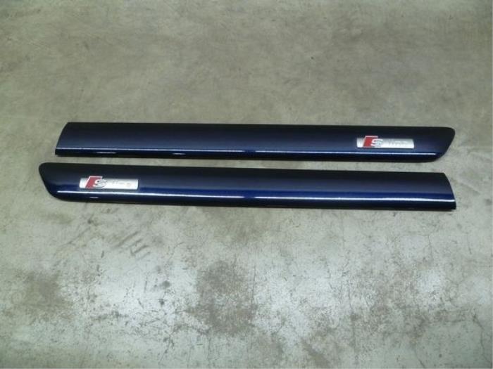 Rear fender trim