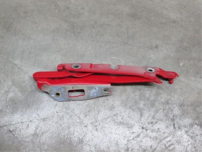 Tailgate hinge from a Audi A4 (B6)  2005