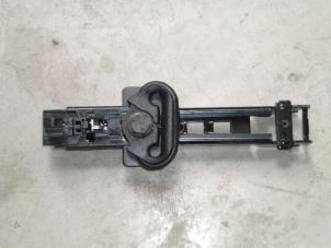 Used Seatbelt guide Audi A4 (B7) Price € 14,52 Inclusive VAT offered by NNP Automotive Group